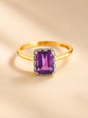 18k Gold Amethyst and Diamond Solitaire Ring